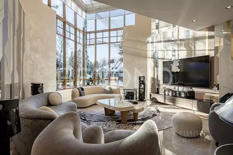 Дом в Санкт-Петербург пос. Репино, Вокзальная ул., 2 (410 м)