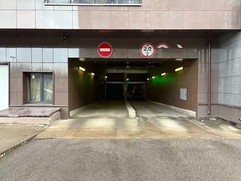 Гараж в Санкт-Петербург ул. Адмирала Черокова, 18к2 (14 м)