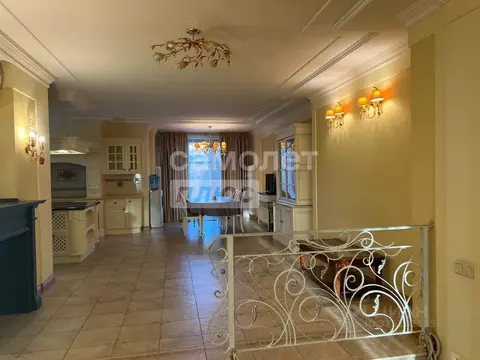 4-к кв. Москва Крылатская ул., 45К1 (210.0 м)