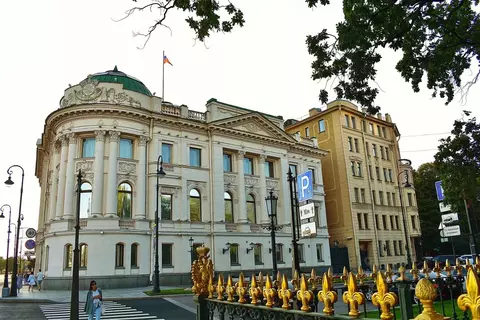 3-к кв. Санкт-Петербург Петровская наб., 2к2 (82.0 м)