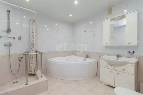 2-к кв. Тюменская область, Тюмень ул. Грибоедова, 15к2 (74.7 м)