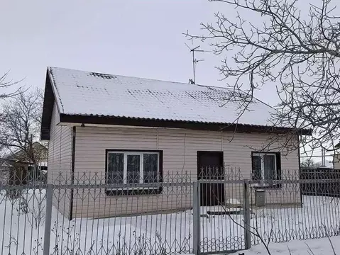 Дом в Волгоградская область, Средняя Ахтуба рп ул. Воровского (89 м)