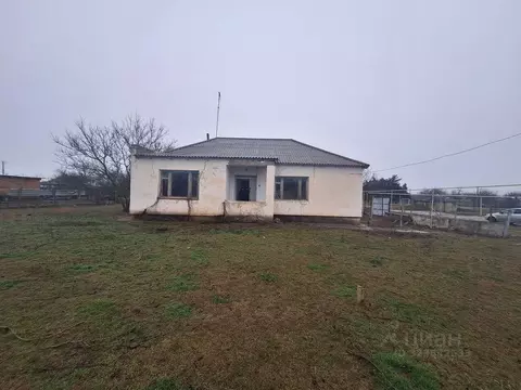 Дом в Крым, Раздольненский район, Березовское с/пос, с. Нива ул. ...