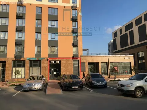 Торговая площадь (182.5 м)