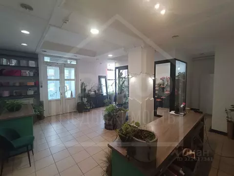 Помещение свободного назначения в Омская область, Омск просп. Карла ...