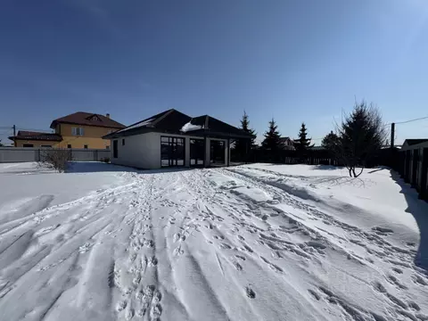 Дом в Иркутская область, Иркутский муниципальный округ, с. Пивовариха ...