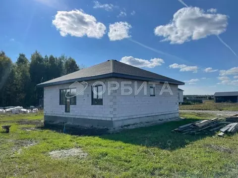 Дом в Тюменская область, Тюменский район, Новокаменский кп ул. ...