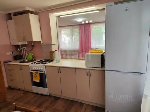 Дом в Крым, Симферопольский район, Гвардейское пгт ул. Набережная (65 ...