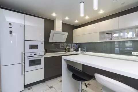 3-к кв. Тюменская область, Тюмень ул. Федюнинского, 30к2 (87.7 м)