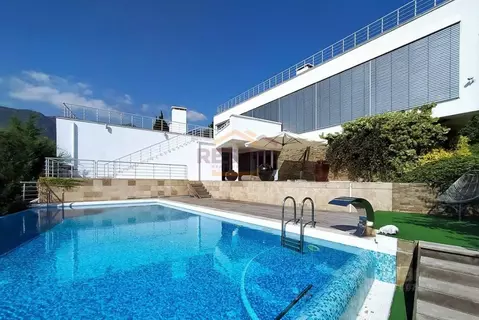 Дом в Крым, Ялта муниципальный округ, Гурзуф пгт ул. Ялтинская (400 м)