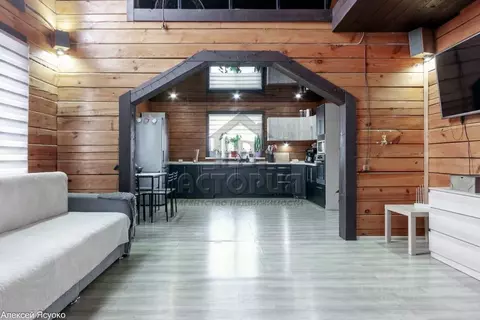 Дом в Красноярский край, Емельяновский район, Шуваевский сельсовет, д. ...