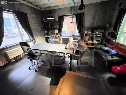 Торговая площадь (500 м)