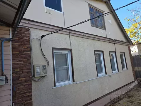 Дом в Волгоградская область, Волжский пос. Рабочий, ул. Имени И.П. ...