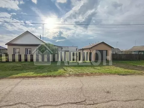 Дом в Омская область, Азовский Немецкий Национальный район, с. ...