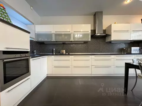 3-к кв. Кировская область, Киров ул. Герцена, 56 (147.7 м)