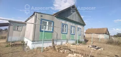 Дом в Волгоградская область, Быковский район, Приморское с/пос, пос. ...