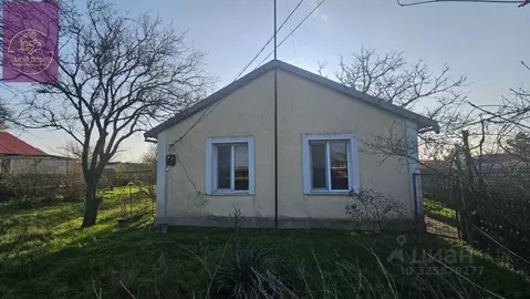 Дом в Крым, Сакский район, Штормовское с/пос, с. Хуторок ул. Степная, ...