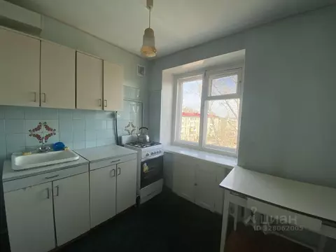 3-к кв. Омская область, Омск Заозерный мкр, ул. Бархатовой, 1А (59.0 ...