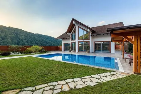 Дом в Краснодарский край, Сочи Красная Поляна пгт, ул. Дальняя (350 м)