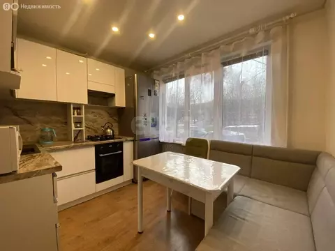 3-комнатная квартира: Череповец, Набережная улица, 59 (66.2 м)