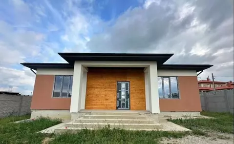 Дом в Крым, Симферопольский район, Мирновское с/пос, с. Белоглинка ул. ...