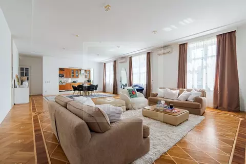 4-к кв. Москва Тверская ул., 8К2 (208.0 м)