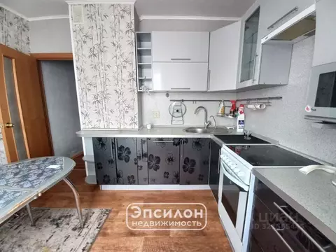 3-к кв. Курская область, Курск просп. Вячеслава Клыкова, 22 (84.83 м)