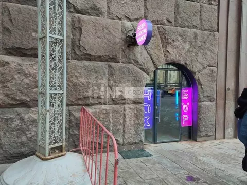 Торговая площадь в Москва Тверская ул., 9 (98 м)