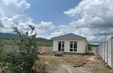 Дом в Крым, Симферопольский район, Добровское с/пос  (80 м)