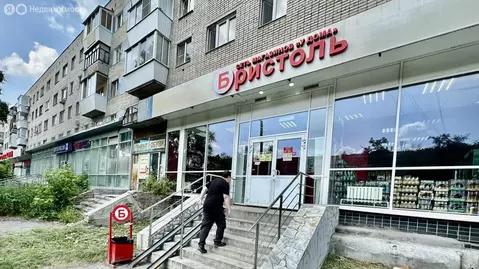 Торговая площадь (140.7 м)