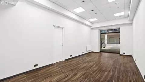 Торговая площадь (171.1 м)