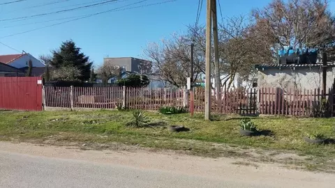 Дом в Крым, Ленинский район, Семисотское с/пос, с. Каменское ул. ...