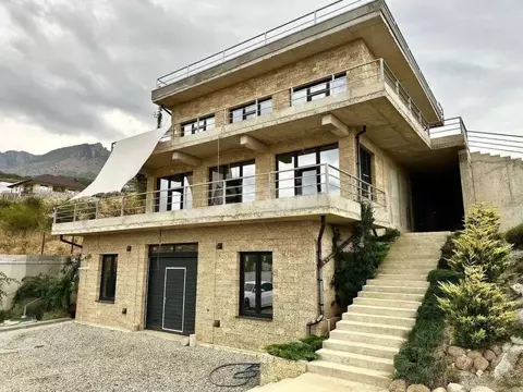 Дом в Крым, Алушта муниципальный округ, с. Лучистое ул. Объездная, 19А ...