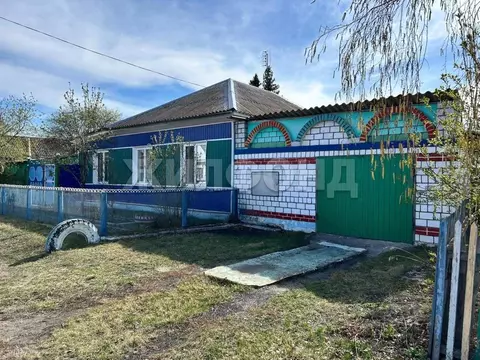 Дом в Хакасия, Алтайский район, с. Белый Яр Комсомольский пер. (130 м)