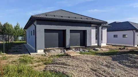 Дом в Свердловская область, Белоярский муниципальный округ, пос. ...