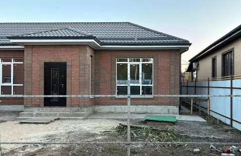 Дом в Ростовская область, Азовский район, Поселок Красный сад ул. ...