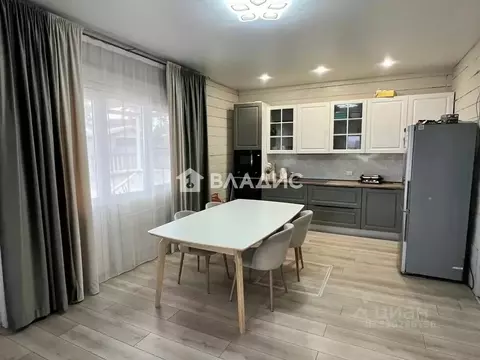 Дом в Бурятия, Улан-Удэ пос. Комушка,  (220 м)