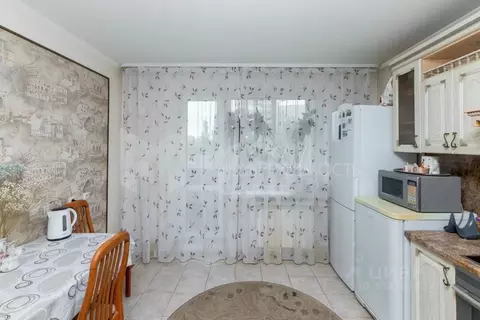 3-к кв. Тюменская область, Тюмень 6-й мкр, ул. Валерии Гнаровской, 8 ...