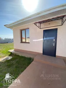 Дом в Крым, Сакский район, с. Уютное ул. Молодежная, 2 (120 м)