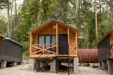 Дом в Карачаево-Черкесия, Зеленчукский район, с. Архыз ул. Лесная, 20 ...