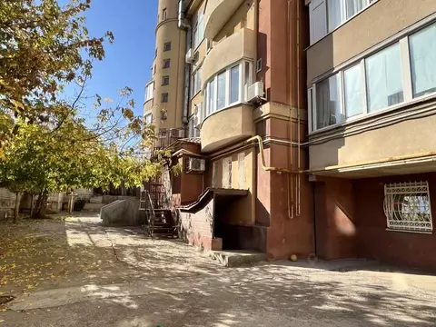 Помещение свободного назначения в Саратовская область, Саратов ул. ...