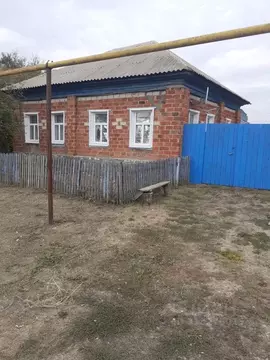 Дом в Волгоградская область, Еланский район, Краишевское с/пос, с. ...