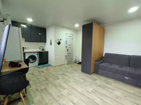 Студия Астраханская область, Астрахань ул. Космонавтов, 5 (21.5 м)