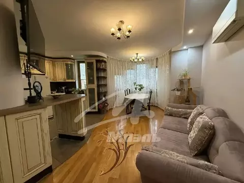 Продается 4-комнатная квартира