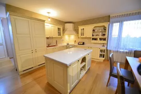 4-к кв. Хабаровский край, Хабаровск ул. Гамарника, 19 (180.0 м)