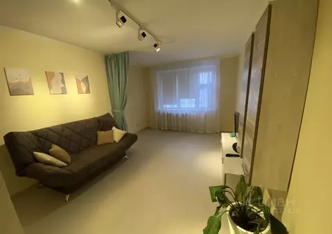 2-к кв. Тюменская область, Тюмень ул. Николая Семенова, 33к1 (66.0 м)