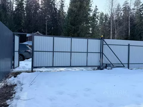 Участок в Ленинградская область, Выборгский район, Рощинское городское ...