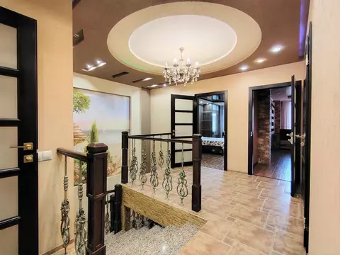 5-к кв. Омская область, Омск ул. Ватутина, 22А (262.6 м)