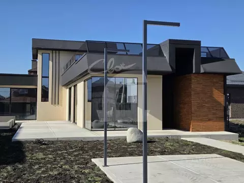 Дом в Краснодарский край, Краснодар ул. Имени Писателя Г.И. Василенко, ...