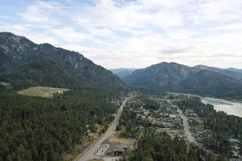 Участок в Алтай, Чемальский район, пос. Усть-Сема  (10.0 сот.)